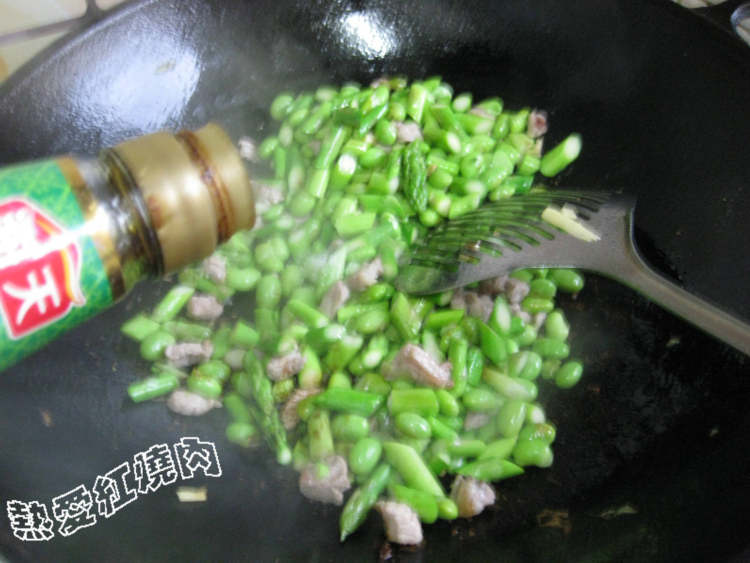 芦笋炒毛豆步骤8