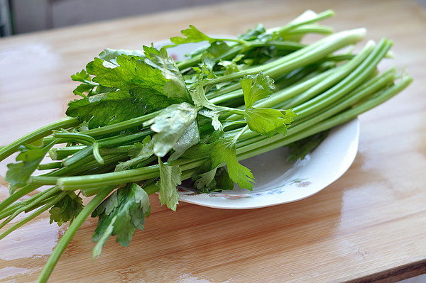 肉丝芹菜步骤3