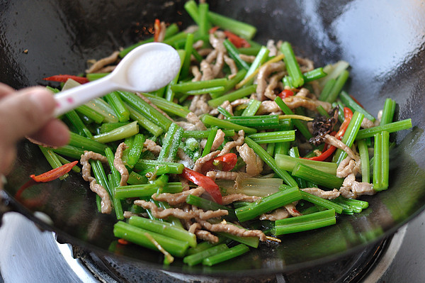 肉丝芹菜步骤12