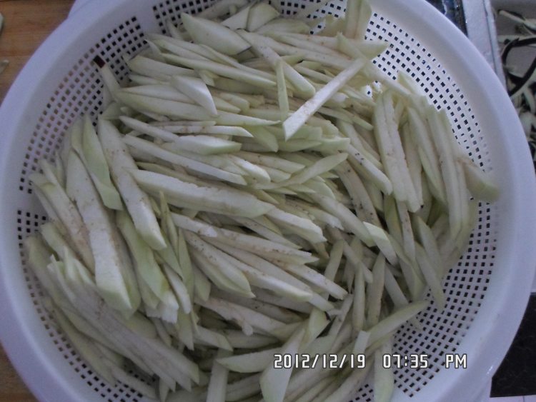蒜香茄丝步骤2