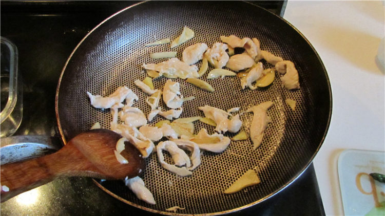 芦笋蟹味菇鸡片步骤8