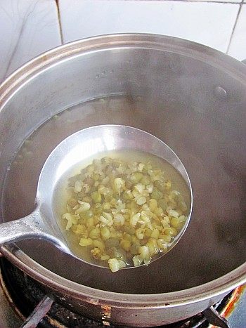 荷叶绿豆汤步骤7