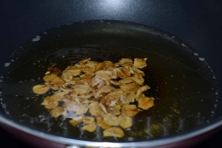 桃仁茄子步骤4