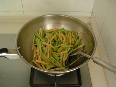 西芹土豆步骤7
