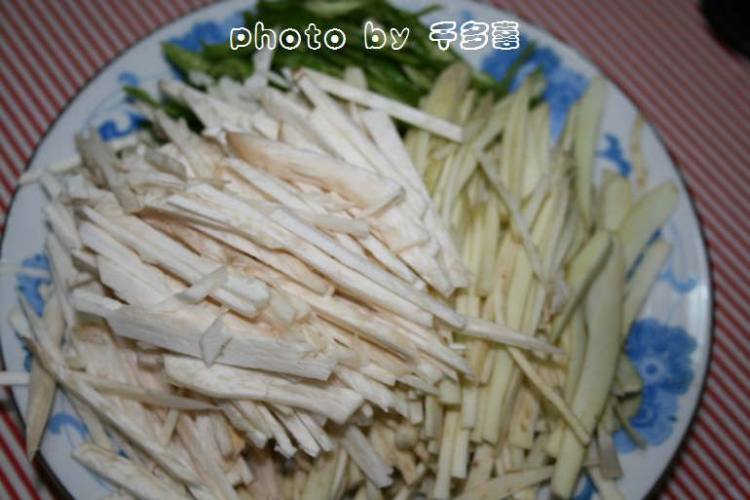 杏鲍菇炒三丝步骤1