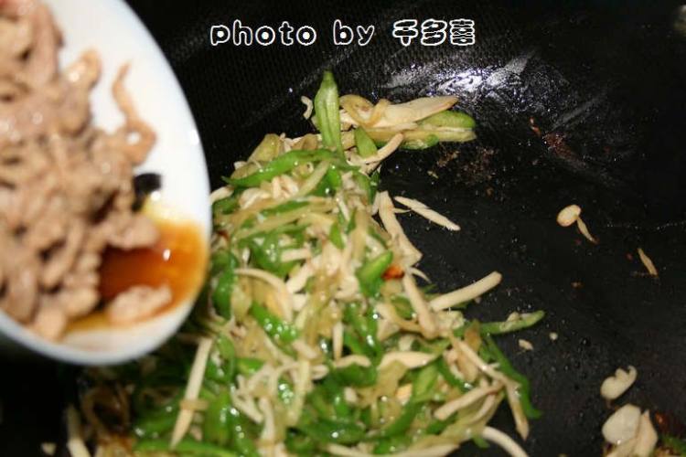 杏鲍菇炒三丝步骤5