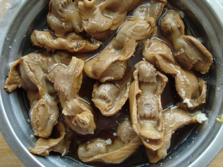 黄瓜洋葱拌鸡胗步骤1