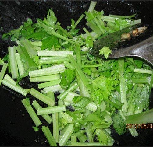 芹菜炒瘦肉步骤7