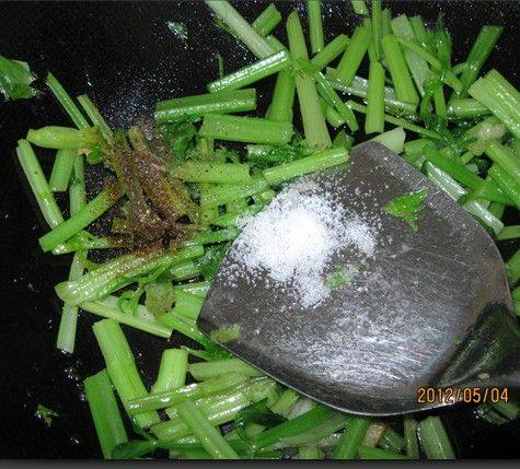 芹菜炒瘦肉步骤8