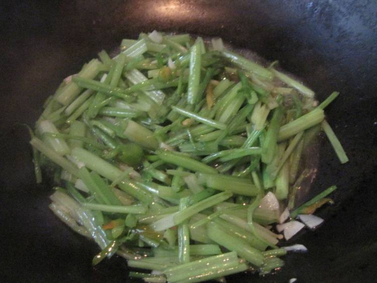 青椒芹菜步骤5