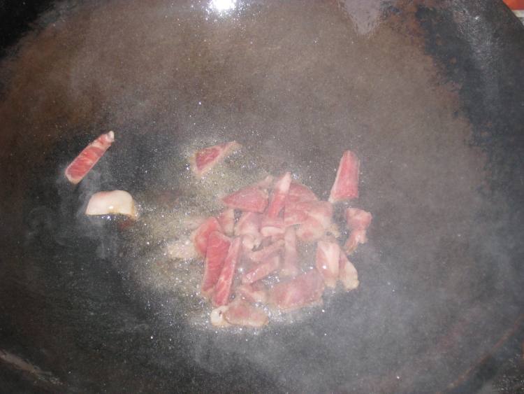 茼蒿炒肉步骤4