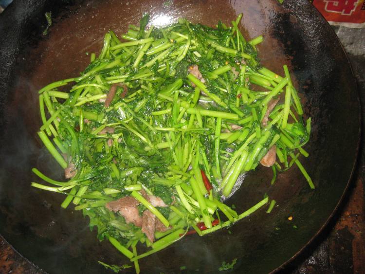 茼蒿炒肉步骤6