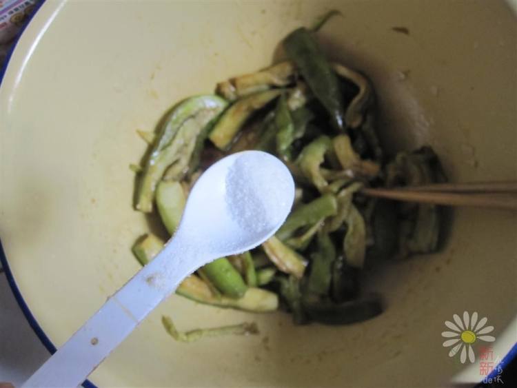 凉拌蒸茄子步骤7