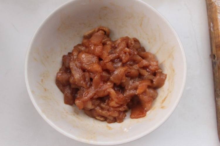 肉炒香芹步骤2