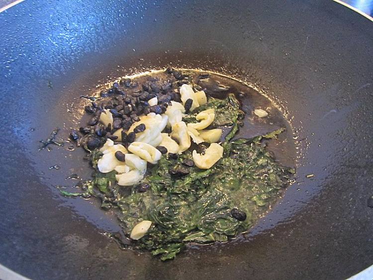 紫苏蒜头豆豉炒茄子步骤5