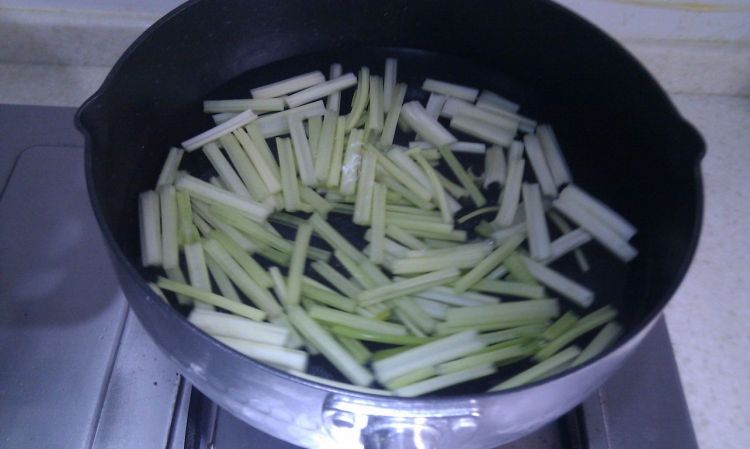 芹菜拌豆芽步骤3