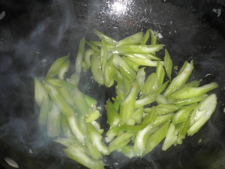 鸡蛋芹菜步骤5