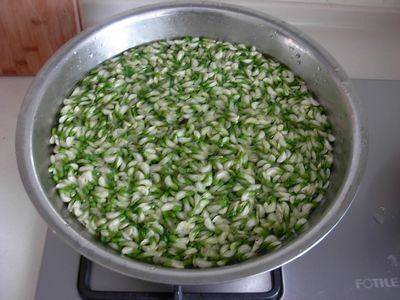 槐花菠菜水饺步骤2