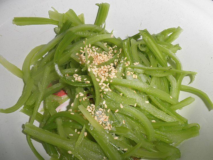 芝麻拌芹菜步骤6