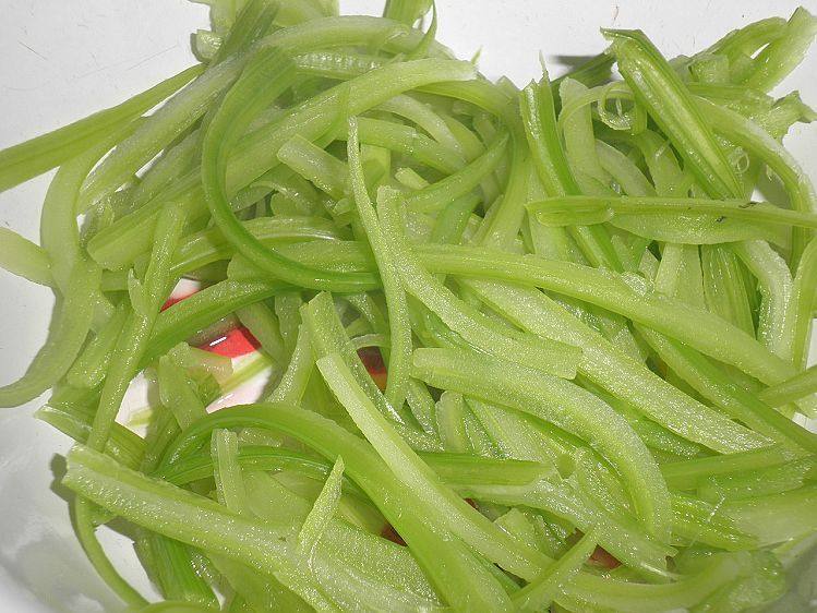 芝麻拌芹菜步骤5