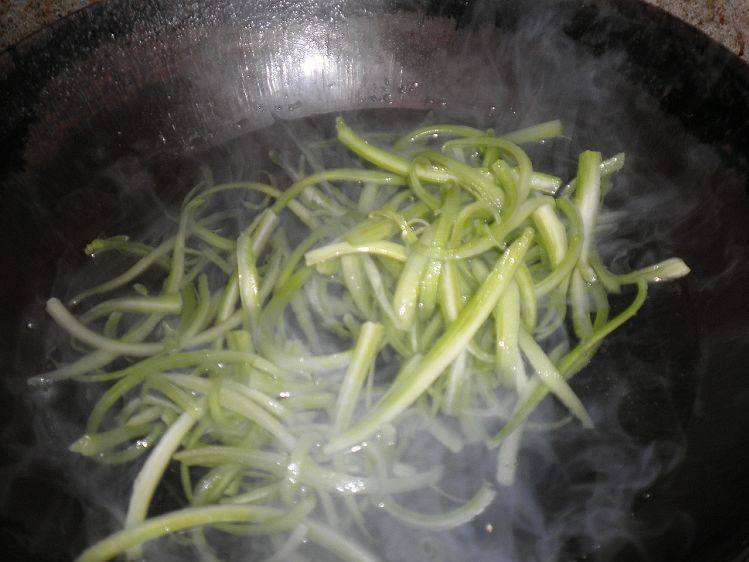 芝麻拌芹菜步骤4