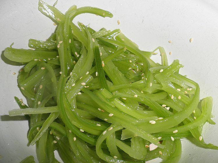 芝麻拌芹菜步骤8