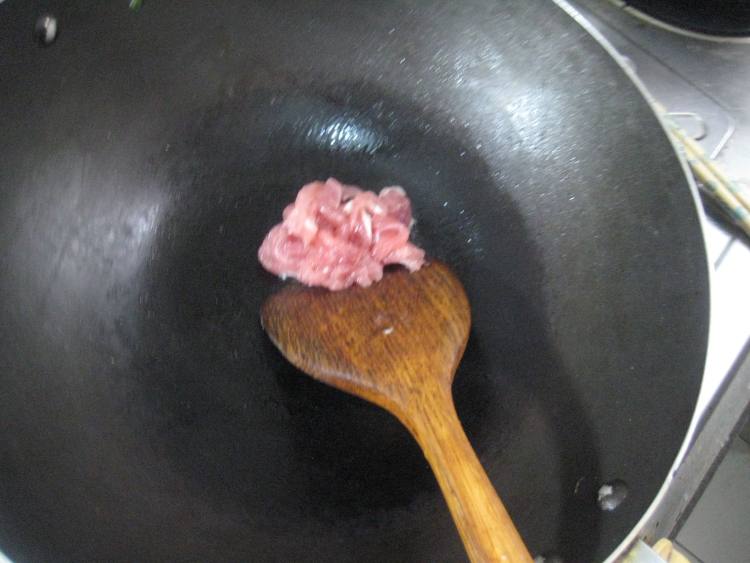 青椒肉丝炒茄片步骤6