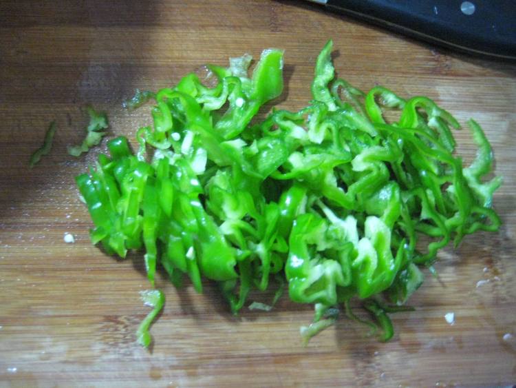 青椒肉丝炒茄片步骤3