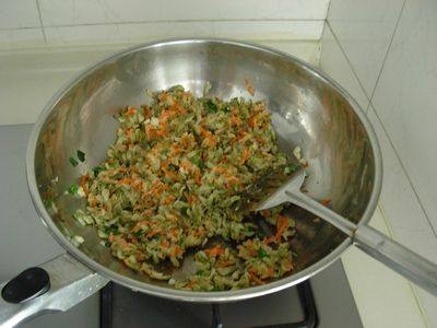 炒蒸槐花胡萝卜步骤13
