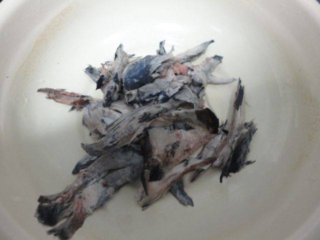 乌鸡肉炒芹菜步骤2