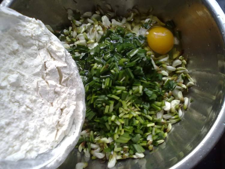 槐花韭菜饼步骤4
