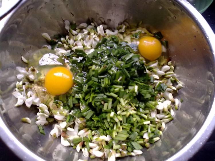 槐花韭菜饼步骤3