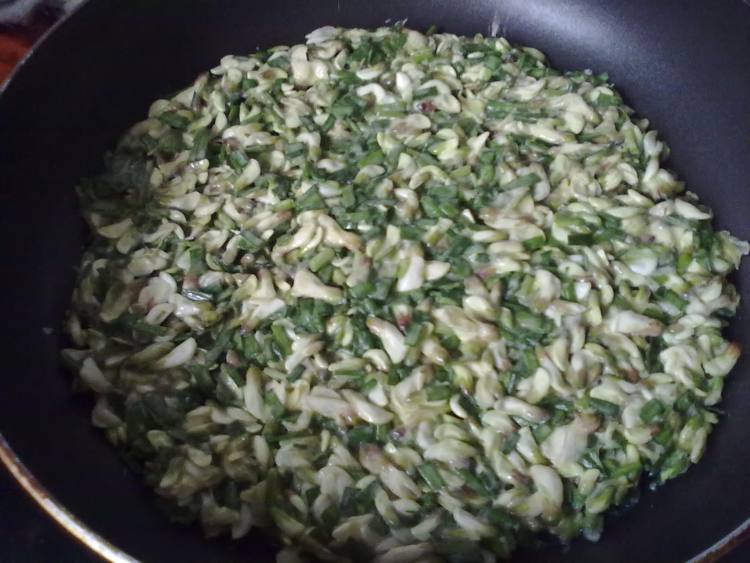 槐花韭菜饼步骤5