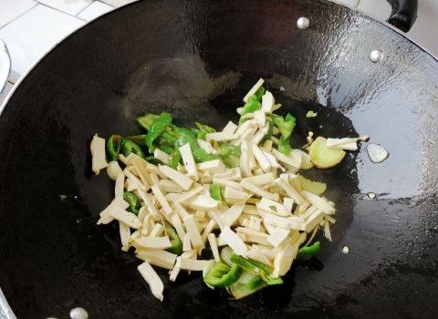 小芹菜炒豆干步骤14