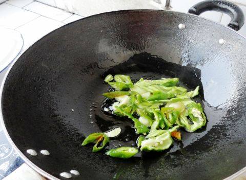 小芹菜炒豆干步骤13