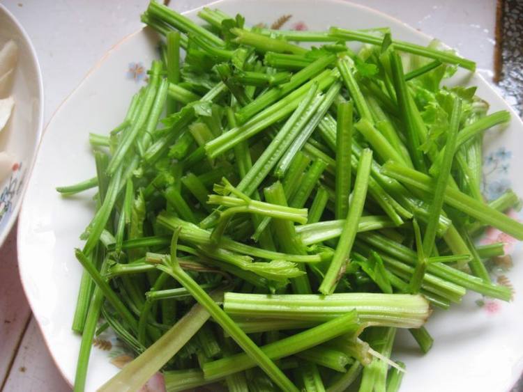 春笋芹菜步骤2