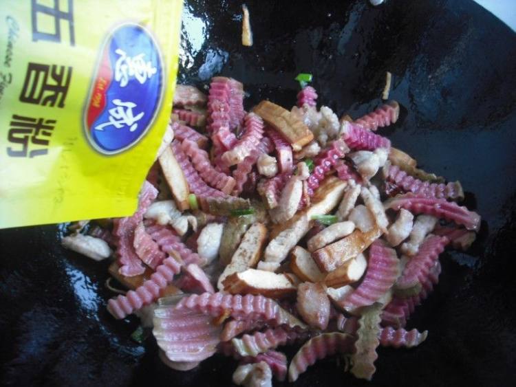 萝卜干豆干炒芹菜步骤8