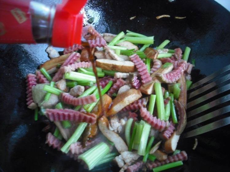 萝卜干豆干炒芹菜步骤10