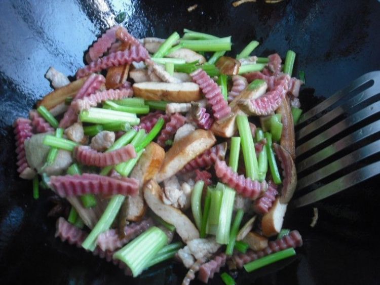 萝卜干豆干炒芹菜步骤9