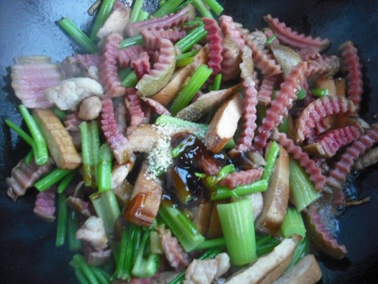 萝卜干豆干炒芹菜步骤11