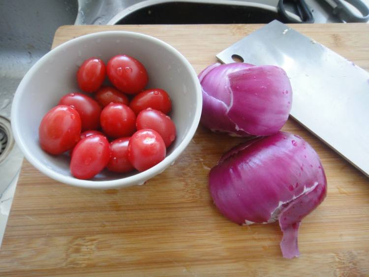 洋葱番茄玉米碎步骤1