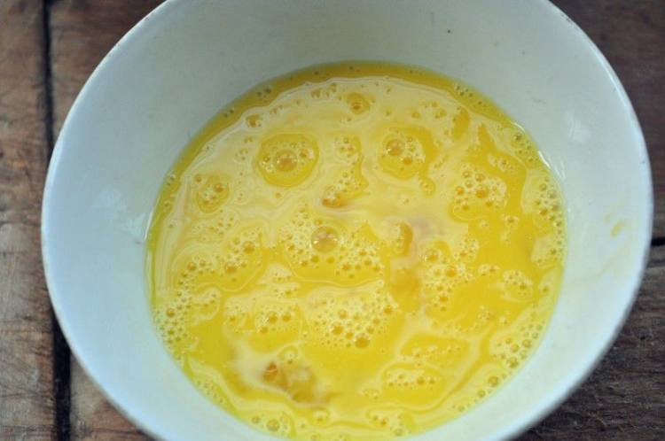 芹菜蒜薹炒鸡蛋步骤4