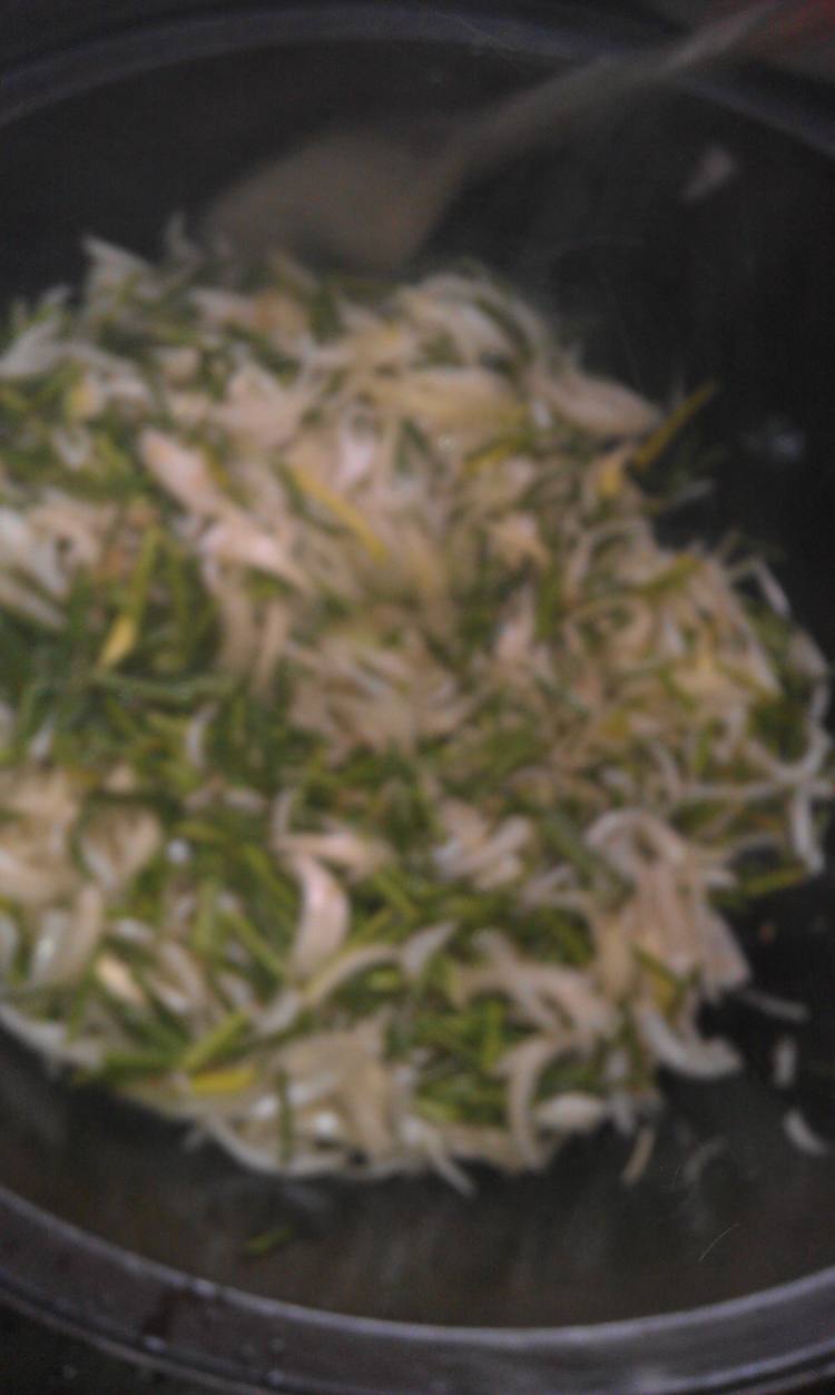 蒜薹洋葱木耳炒肉步骤7