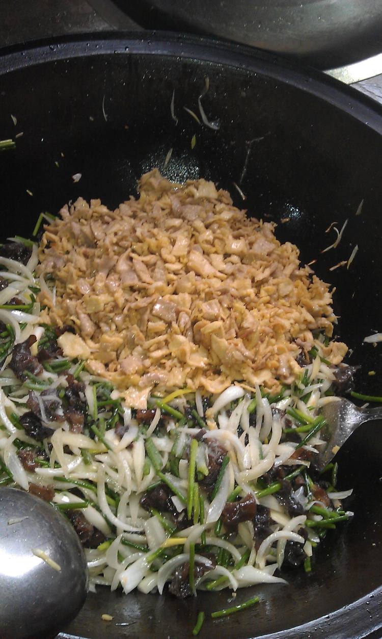 蒜薹洋葱木耳炒肉步骤9