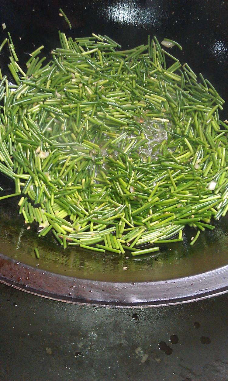 蒜薹洋葱木耳炒肉步骤6