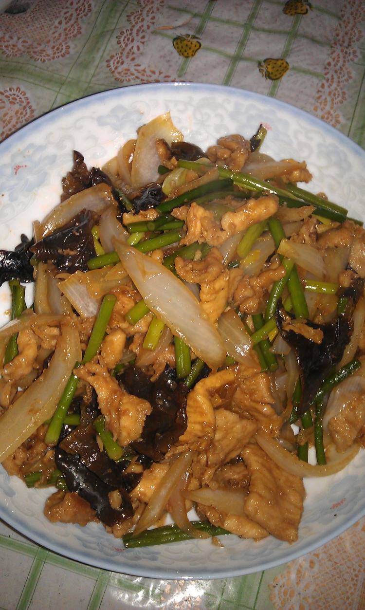 蒜薹洋葱木耳炒肉步骤10