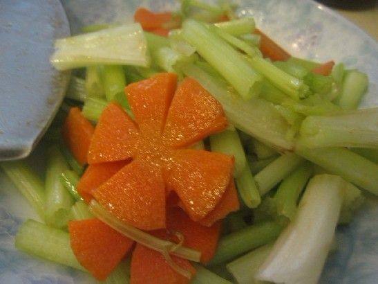 鲜鱿炒芹菜步骤5