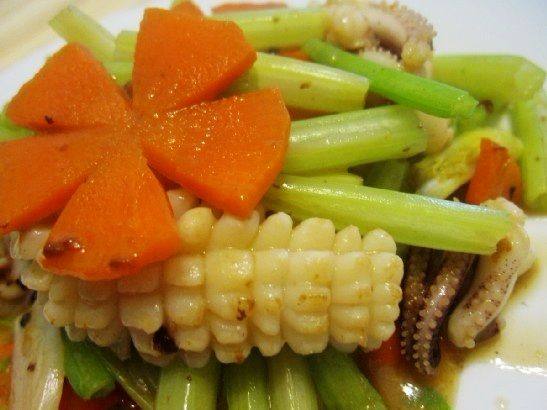鲜鱿炒芹菜步骤8