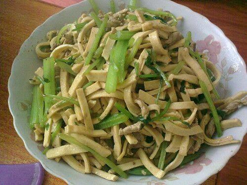 芹菜千张肉丝步骤6