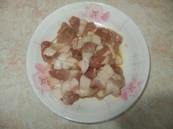 洋葱香菇炒肉片步骤4